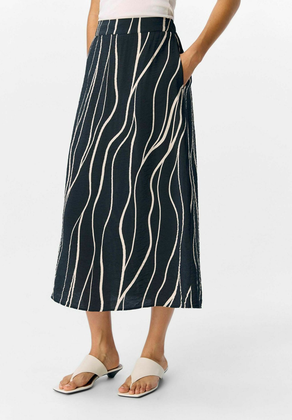 Юбка А-силуэта MIDI PRINT Object, черный
Юбка А-силуэта MIDI PRINT Object, черный