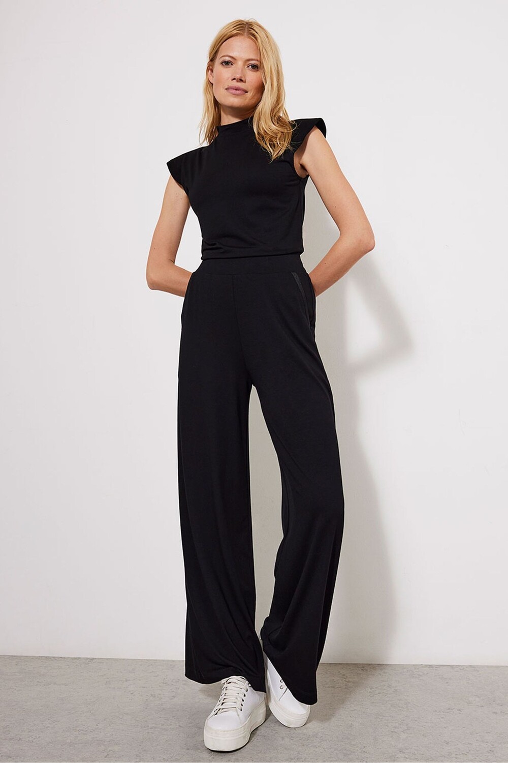 Брюки-палаццо с широкими штанинами Mint Velvet, черный
Брюки-палаццо с широкими штанинами Mint Velvet, черный