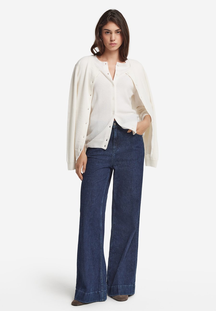 Кардиган Falconeri ULTRASOFT, White/White
Кардиган Falconeri ULTRASOFT, White/White