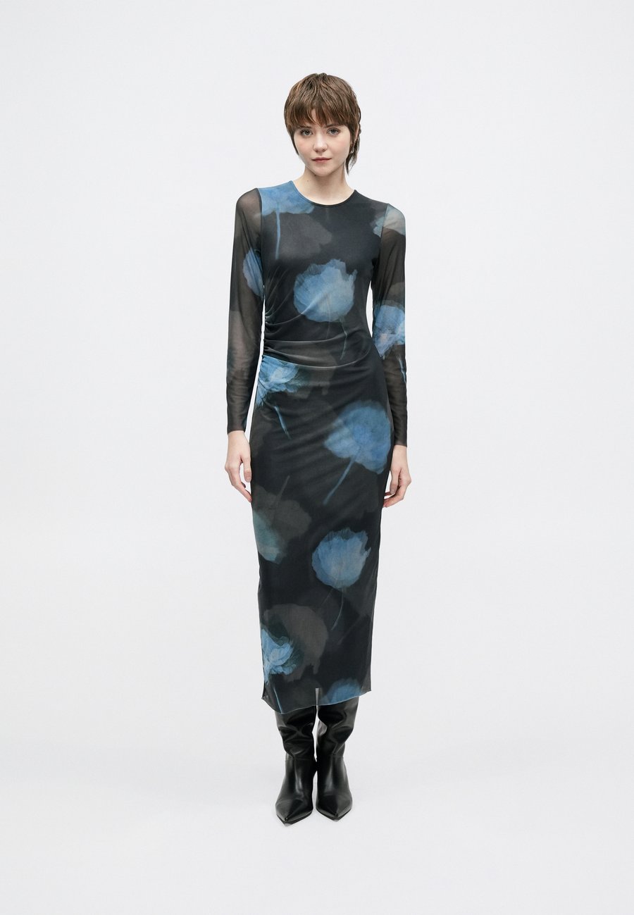 Платье Envii LOMOND DRESS, Winter Garden/Blue
Платье Envii LOMOND DRESS, Winter Garden/Blue