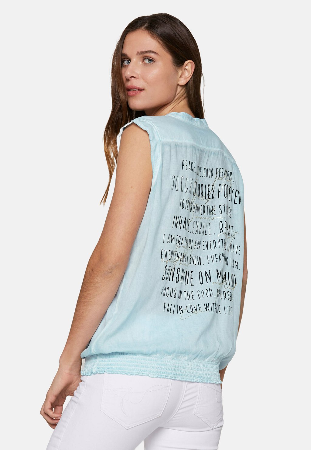 Блуза ÄRMELLOSE MIT GESMOKTEM SAUM UND RÜCKENPRINT Soccx, светло-голубой
Блуза ÄRMELLOSE MIT GESMOKTEM SAUM UND RÜCKENPRINT Soccx, светло-голубой