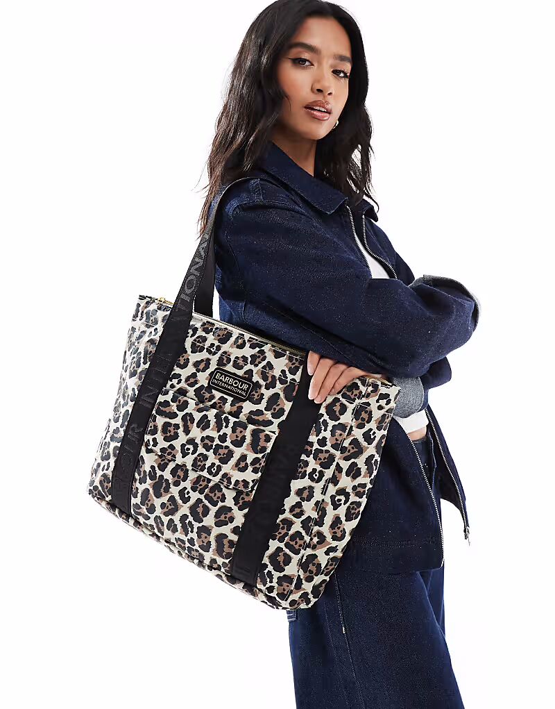 Сумка-шоппер Barbour International Boulevard с леопардовым принтом
Сумка-шоппер Barbour International Boulevard с леопардовым принтом