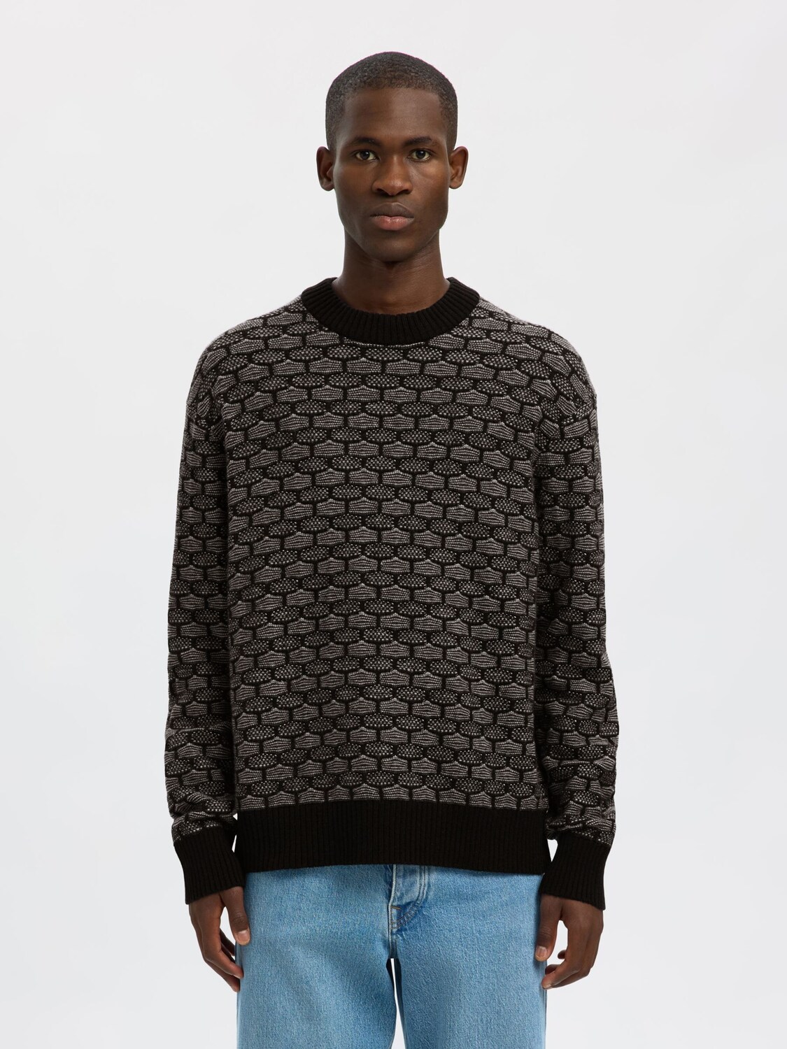 SELECTED Свитер в черном цвете
SELECTED Свитер в черном цвете