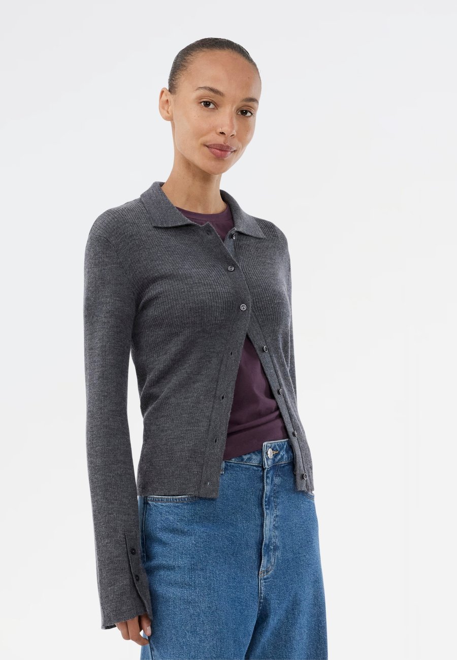 Кардиган Modström HIROKI, Dark Grey Melange/Beige
Кардиган Modström HIROKI, Dark Grey Melange/Beige