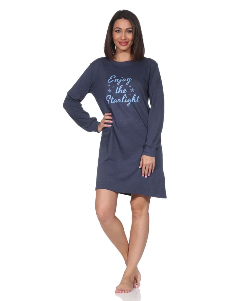Уютная ночная рубашка из трикотажной пряжи с длинными рукавами и принтом спереди в сине-меланжевом цвете. NORMANN
Уютная ночная рубашка из трикотажной пряжи с длинными рукавами и принтом спереди в сине-меланжевом цвете. NORMANN