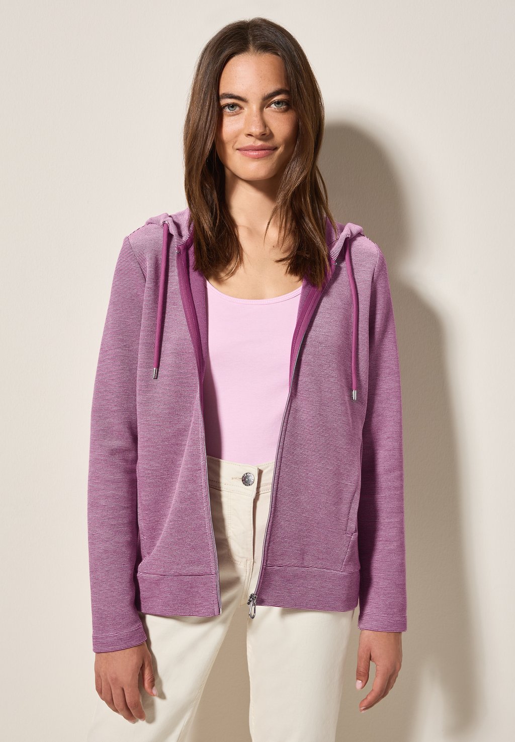 Толстовка на молнии TWO-TONE Cecil, темно-фиолетовый
Толстовка на молнии TWO-TONE Cecil, темно-фиолетовый