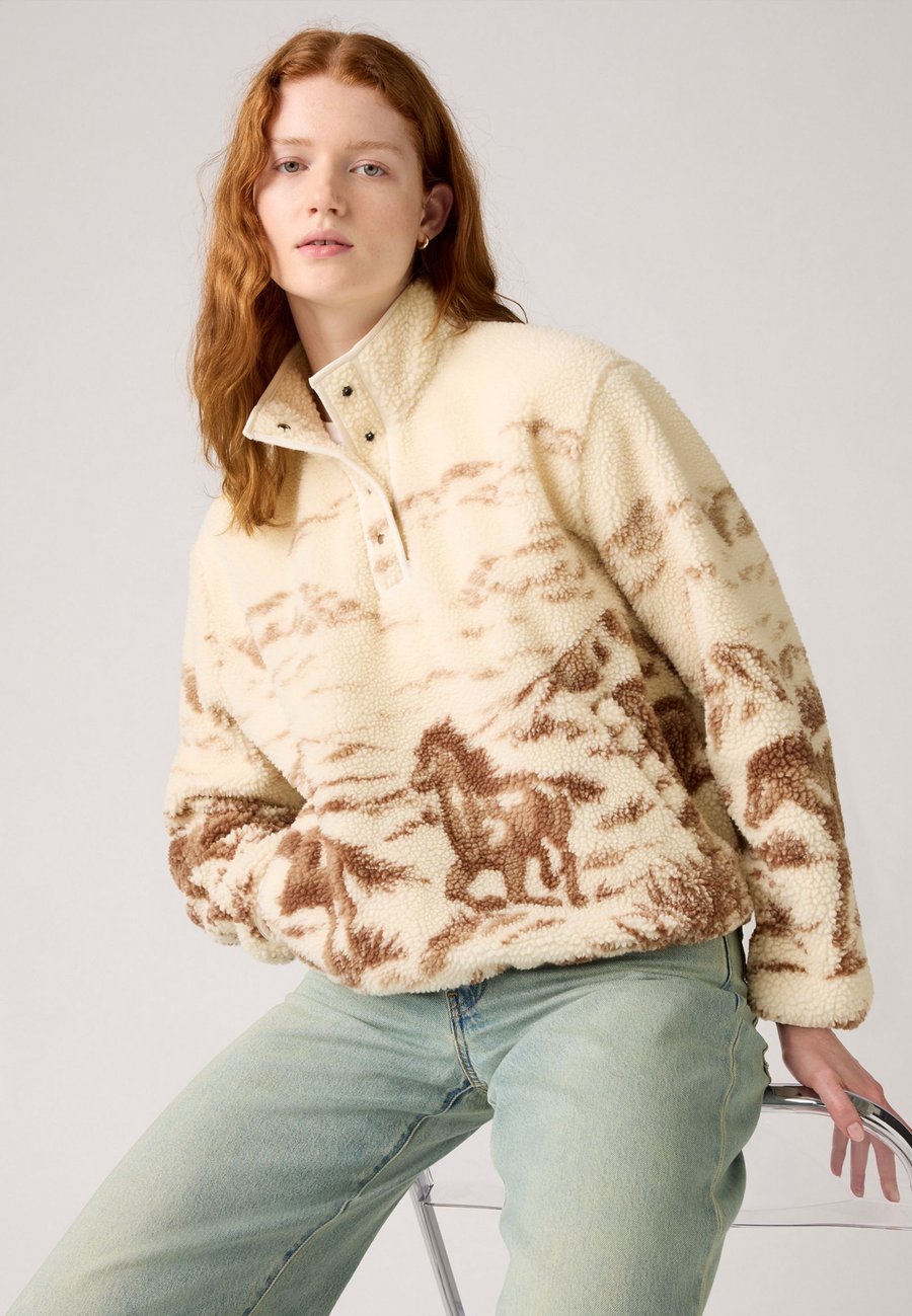 Джемпер Levi's KASEY , Wild Horses Landscape For Outerwear Whisper White/Off-White
Джемпер Levi's KASEY , Wild Horses Landscape For Outerwear Whisper White/Off-White