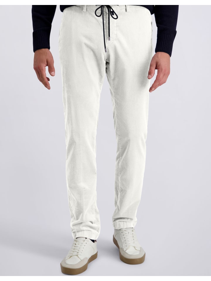 Pierre Cardin Брюки чинос Confolens цвета слоновой кости
Pierre Cardin Брюки чинос Confolens цвета слоновой кости