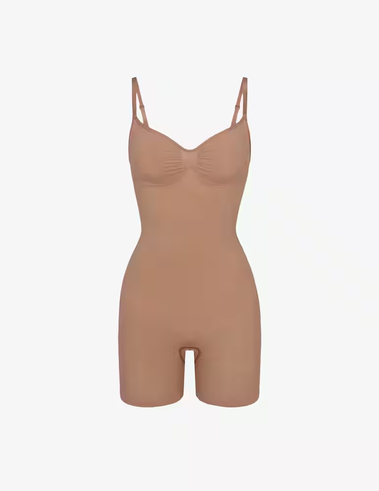 Боди до середины бедра SKIMS, цвет Sienna
Боди до середины бедра SKIMS, цвет Sienna
