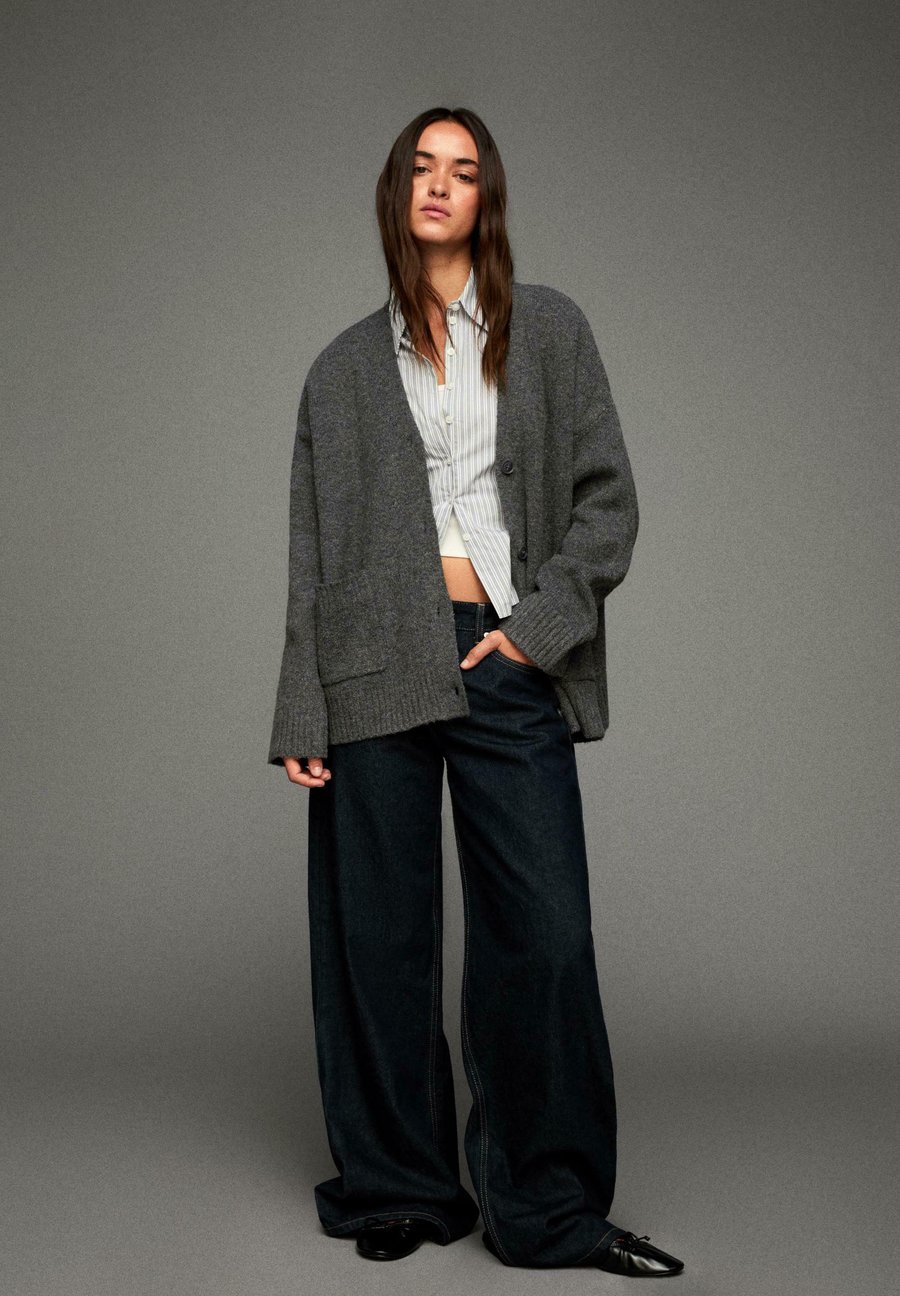 Кардиган Bershka Cardigan, Dark Grey
Кардиган Bershka Cardigan, Dark Grey