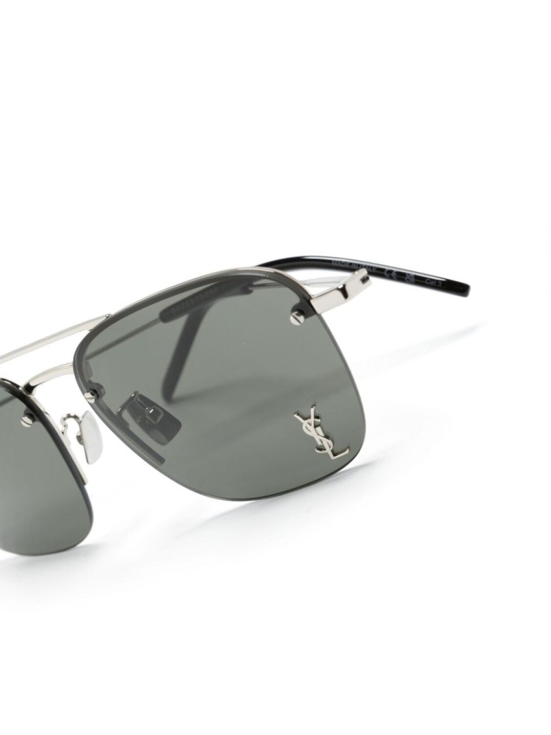 Saint Laurent Eyewear солнцезащитные очки в квадратной оправе с логотипом, черный
Saint Laurent Eyewear солнцезащитные очки в квадратной оправе с логотипом, черный