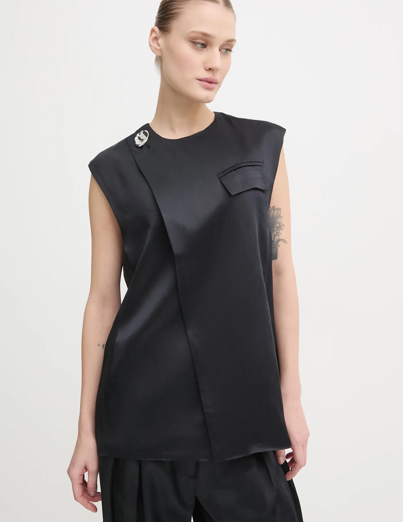 Жилет с добавлением льна Marlin Day Birger et Mikkelsen, черный
Жилет с добавлением льна Marlin Day Birger et Mikkelsen, черный