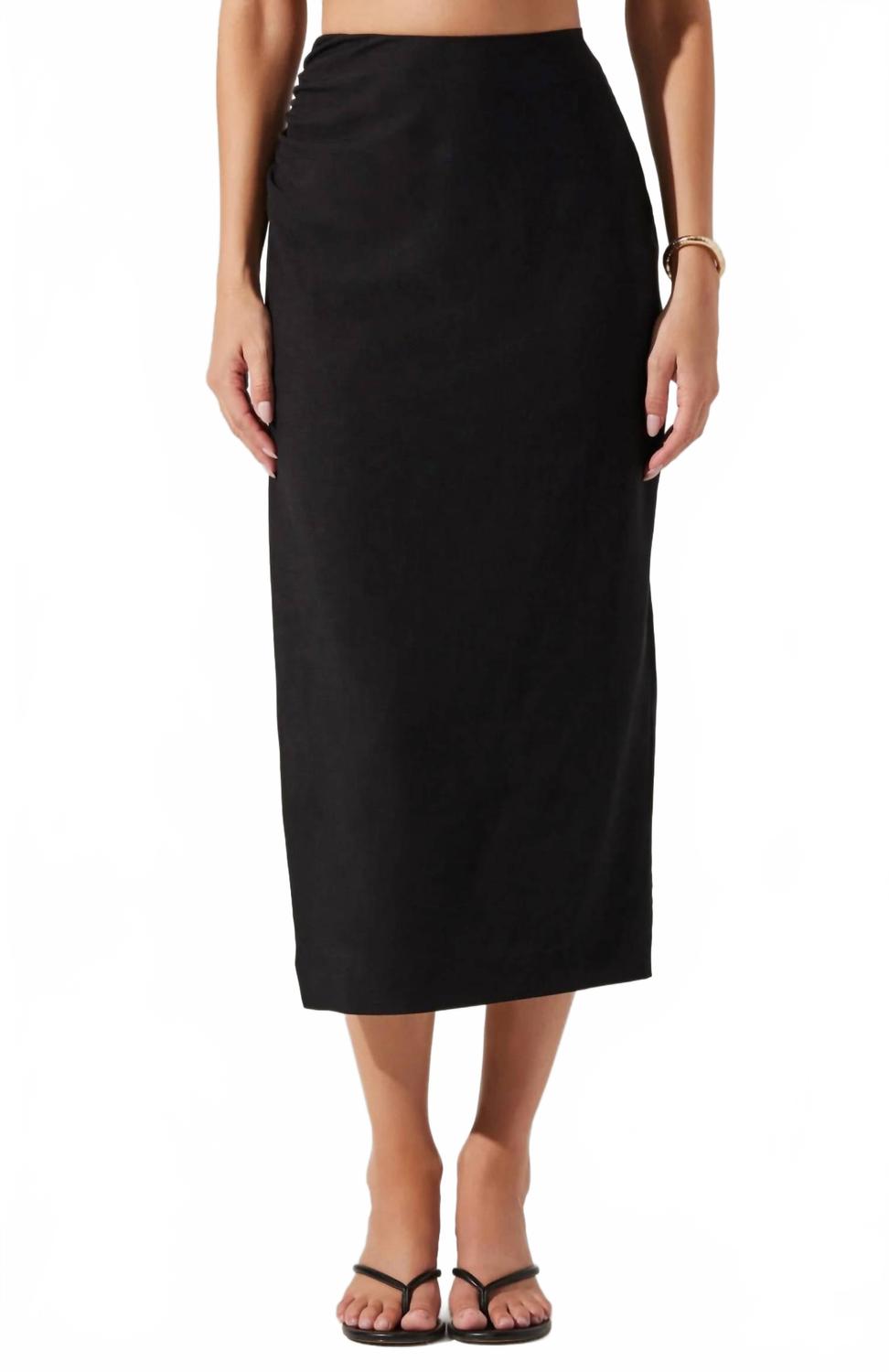 Аша миди-юбка в черном цвете ASTR
Аша миди-юбка в черном цвете ASTR