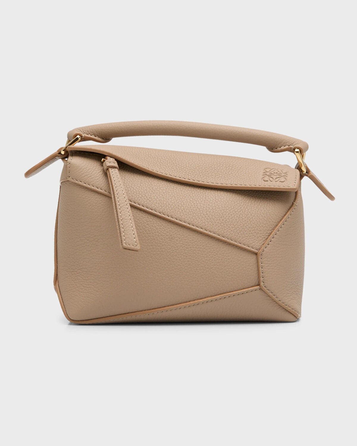 Миниатюрная сумка Puzzle Edge с верхней ручкой из зерненой кожи Loewe, цвет Sand
Миниатюрная сумка Puzzle Edge с верхней ручкой из зерненой кожи Loewe, цвет Sand