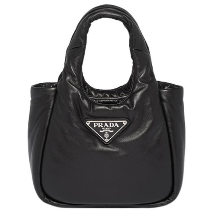 PRADA Маленькая сумка из мягкой наппа черная
PRADA Маленькая сумка из мягкой наппа черная