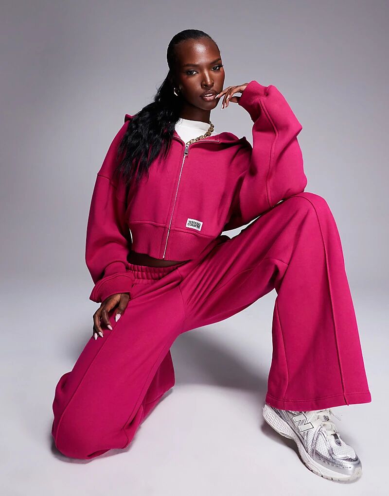 Толстовка бордового цвета с капюшоном на молнии и объемной биркой от Weekend Collective (часть комплекта) ASOS WEEKEND COLLECTIVE
Толстовка бордового цвета с капюшоном на молнии и объемной биркой от Weekend Collective (часть комплекта) ASOS WEEKEND COLLECTIVE