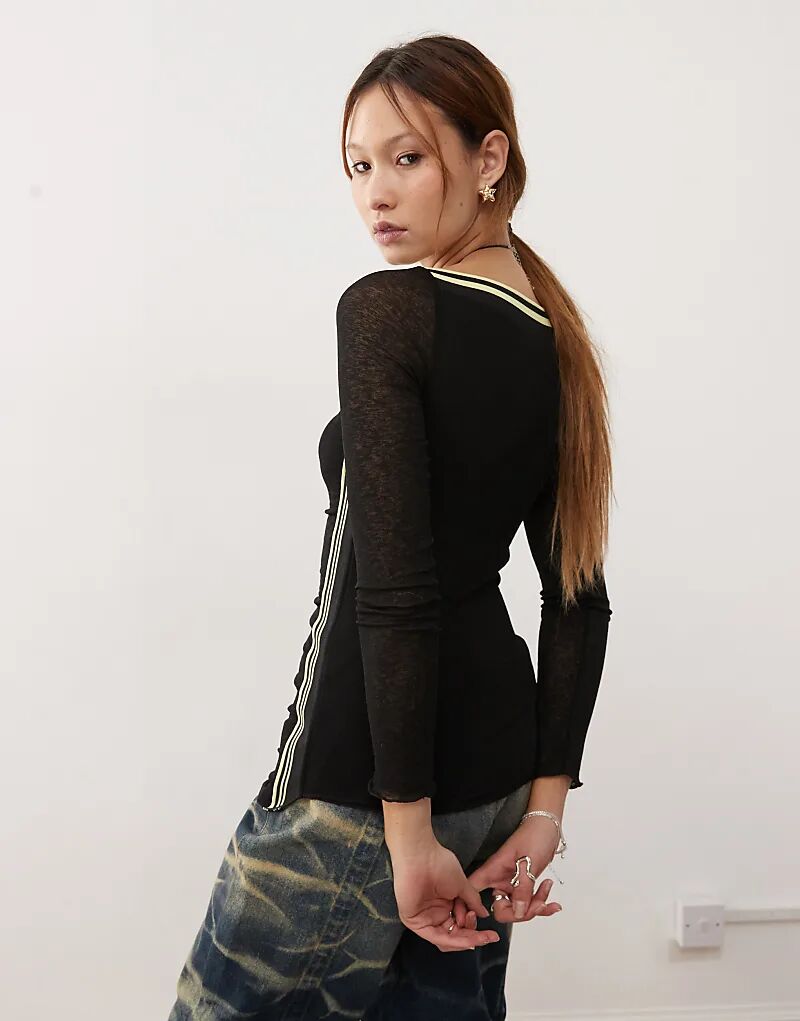 COLLUSION сетчатый топ в стиле ретро с длинными рукавами и желтым контрастом в черном цвете
COLLUSION сетчатый топ в стиле ретро с длинными рукавами и желтым контрастом в черном цвете