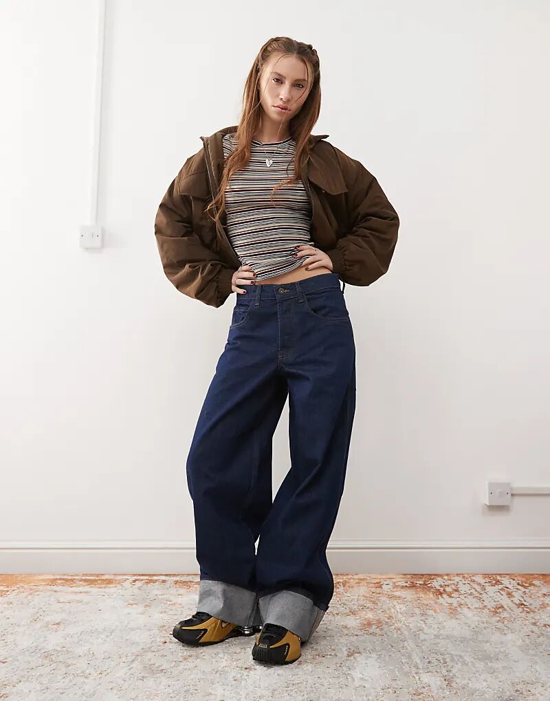 COLLUSION X002 мешковатые джинсы с отворотом из необработанного денима
COLLUSION X002 мешковатые джинсы с отворотом из необработанного денима