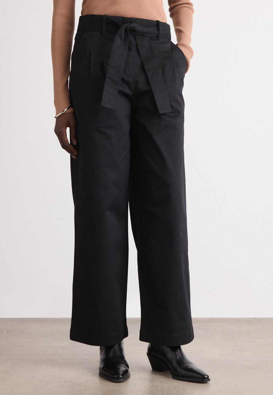 Брюки Calvin Klein Jeans BELTED, Black
Брюки Calvin Klein Jeans BELTED, Black