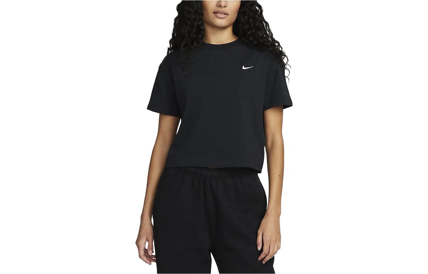 Футболка женская черная Nike
Футболка женская черная Nike