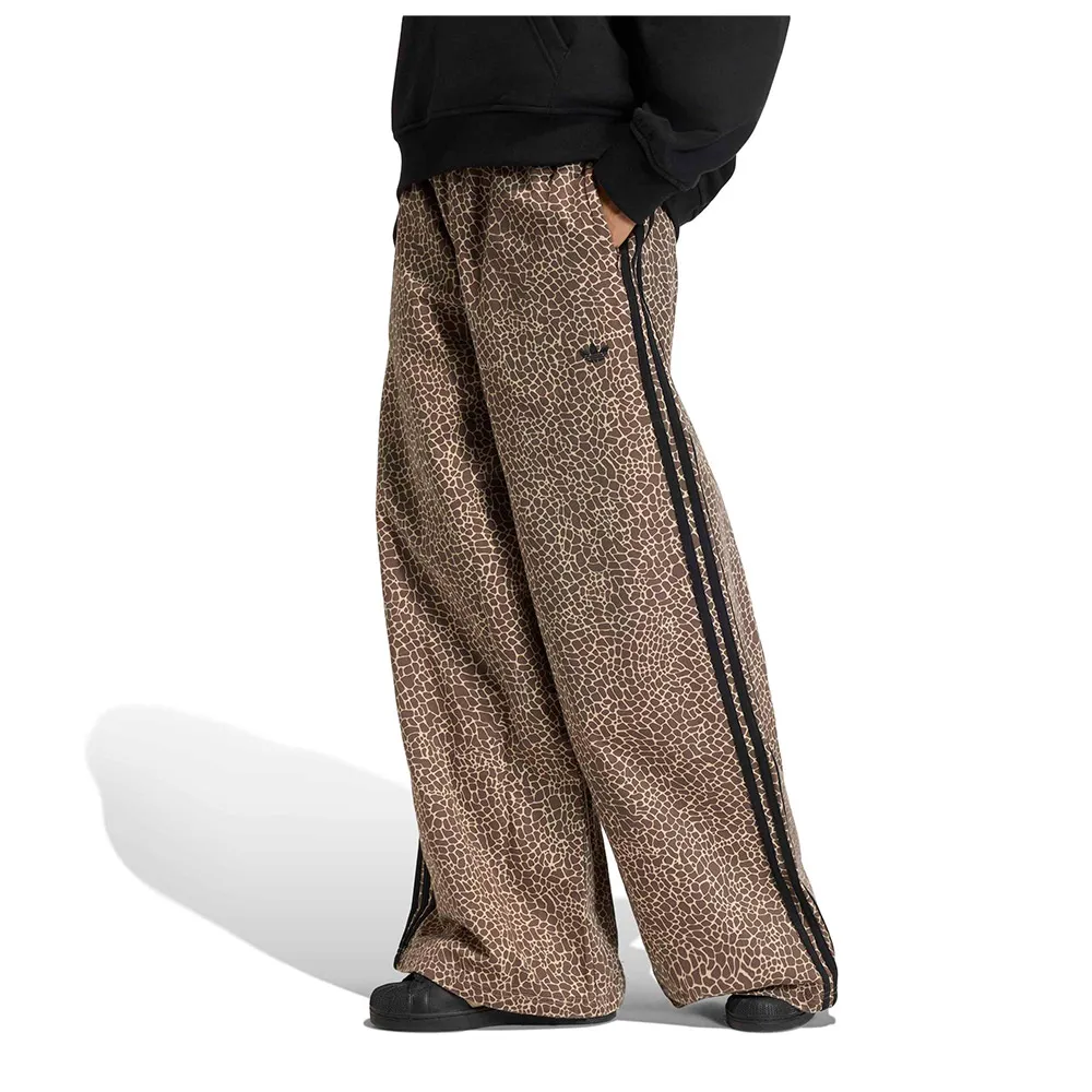 Джинсы adidas Originals Firebird Oversized AOP, коричневый
Джинсы adidas Originals Firebird Oversized AOP, коричневый