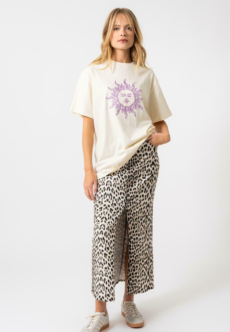 Футболка OH APRIL BF SUN, Soft Sand/Sand, Бежевый, Футболка OH APRIL BF SUN, Soft Sand/Sand
Футболка OH APRIL BF SUN, Soft Sand/Sand, Бежевый, Футболка OH APRIL BF SUN, Soft Sand/Sand