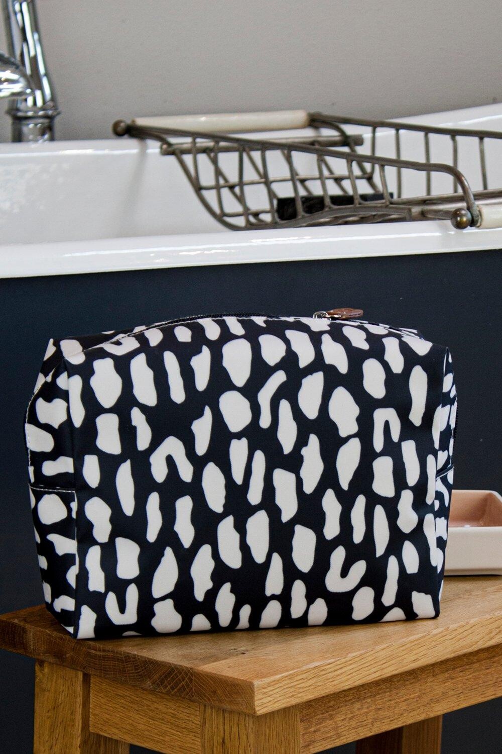 Большая косметичка Rock Pool Brownstone London, черный
Большая косметичка Rock Pool Brownstone London, черный