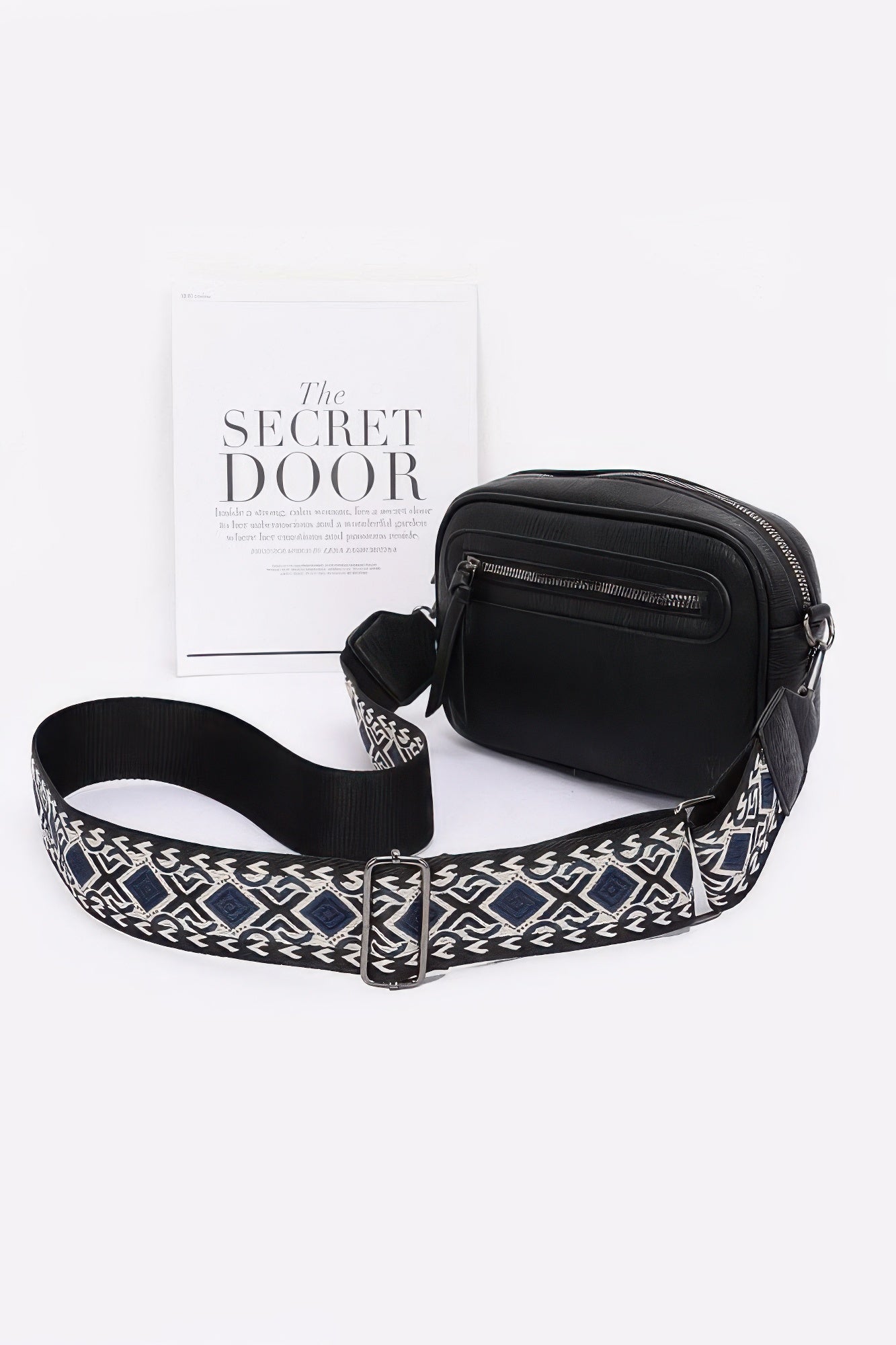 Женская сумка-шоппер из искусственной кожи с разноцветным ремнем FASHNZFAB, черный 
Женская сумка-шоппер из искусственной кожи с разноцветным ремнем FASHNZFAB, черный