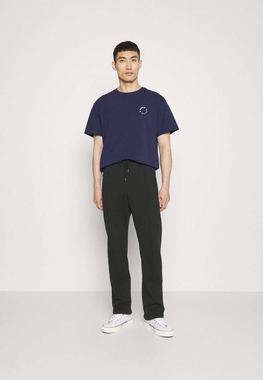 Базовая футболка ФУТБОЛКА LOGO UNISEX 7 DAYS Active, темно-синяя, Синий, Базовая футболка ФУТБОЛКА LOGO UNISEX 7 DAYS Active, темно-синяя
Базовая футболка ФУТБОЛКА LOGO UNISEX 7 DAYS Active, темно-синяя, Синий, Базовая футболка ФУТБОЛКА LOGO UNISEX 7 DAYS Active, темно-синяя