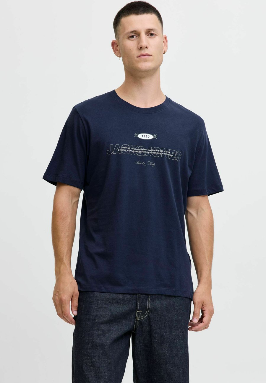Футболка Jack & Jones GEDRUCKT, Navy Blazer/Dark Blue, Синий, Футболка Jack & Jones GEDRUCKT, Navy Blazer/Dark Blue
Футболка Jack & Jones GEDRUCKT, Navy Blazer/Dark Blue, Синий, Футболка Jack & Jones GEDRUCKT, Navy Blazer/Dark Blue