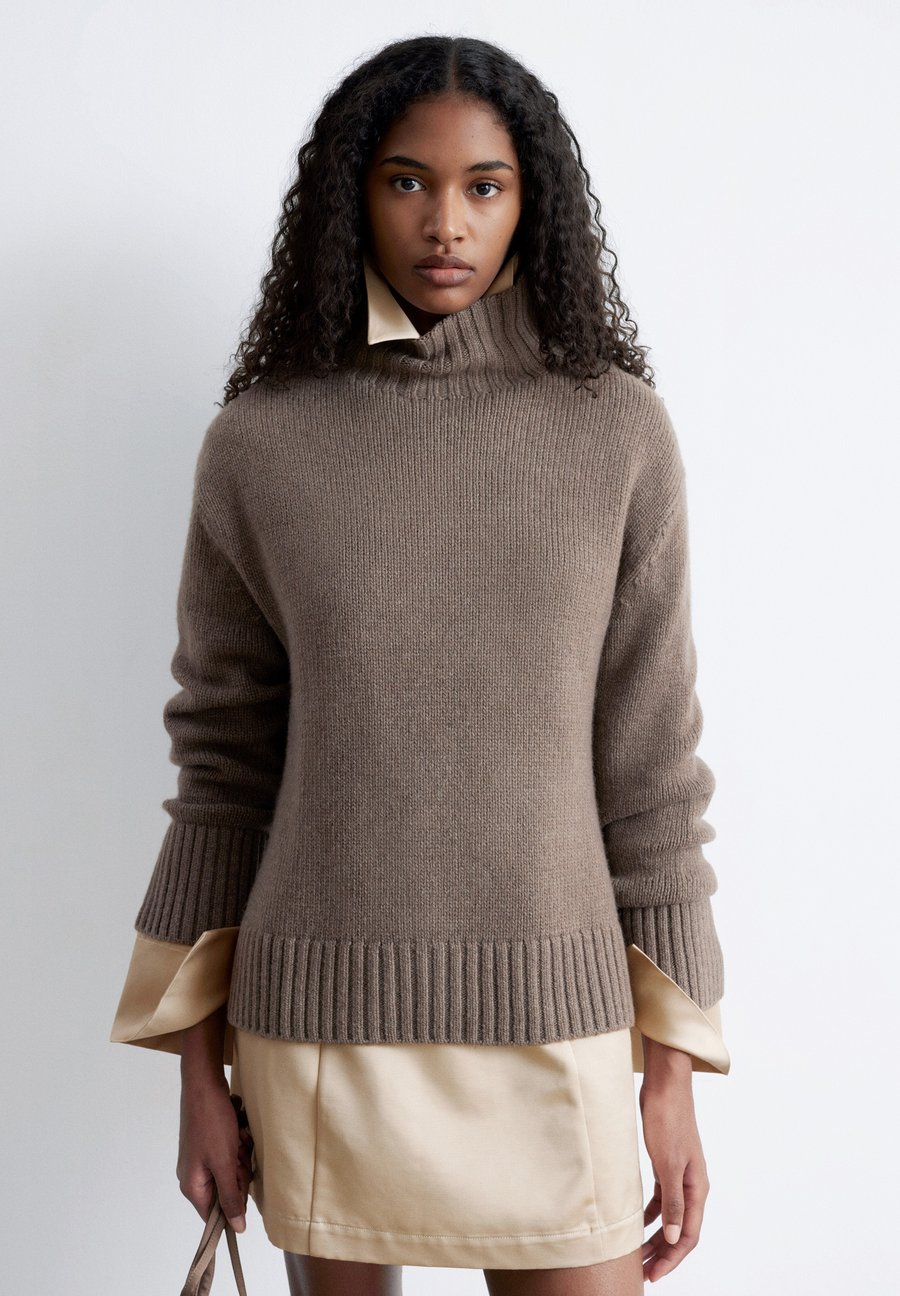 Джемпер & other stories TURTLENECK, Mole/Brown
Джемпер & other stories TURTLENECK, Mole/Brown