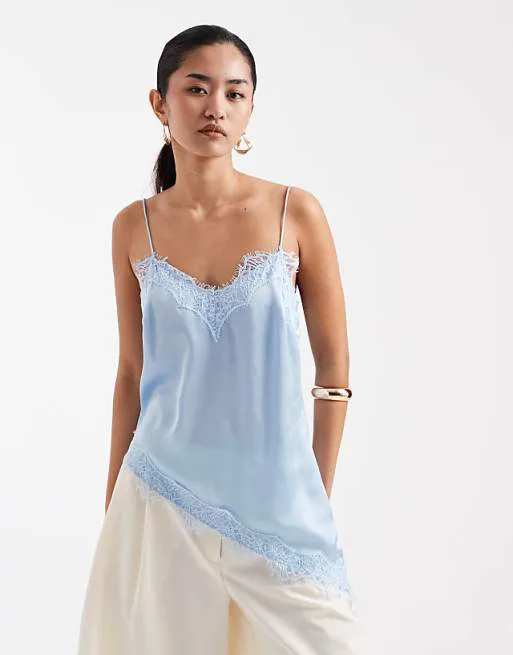 Голубой удлиненный кружевной топ New Look
Голубой удлиненный кружевной топ New Look