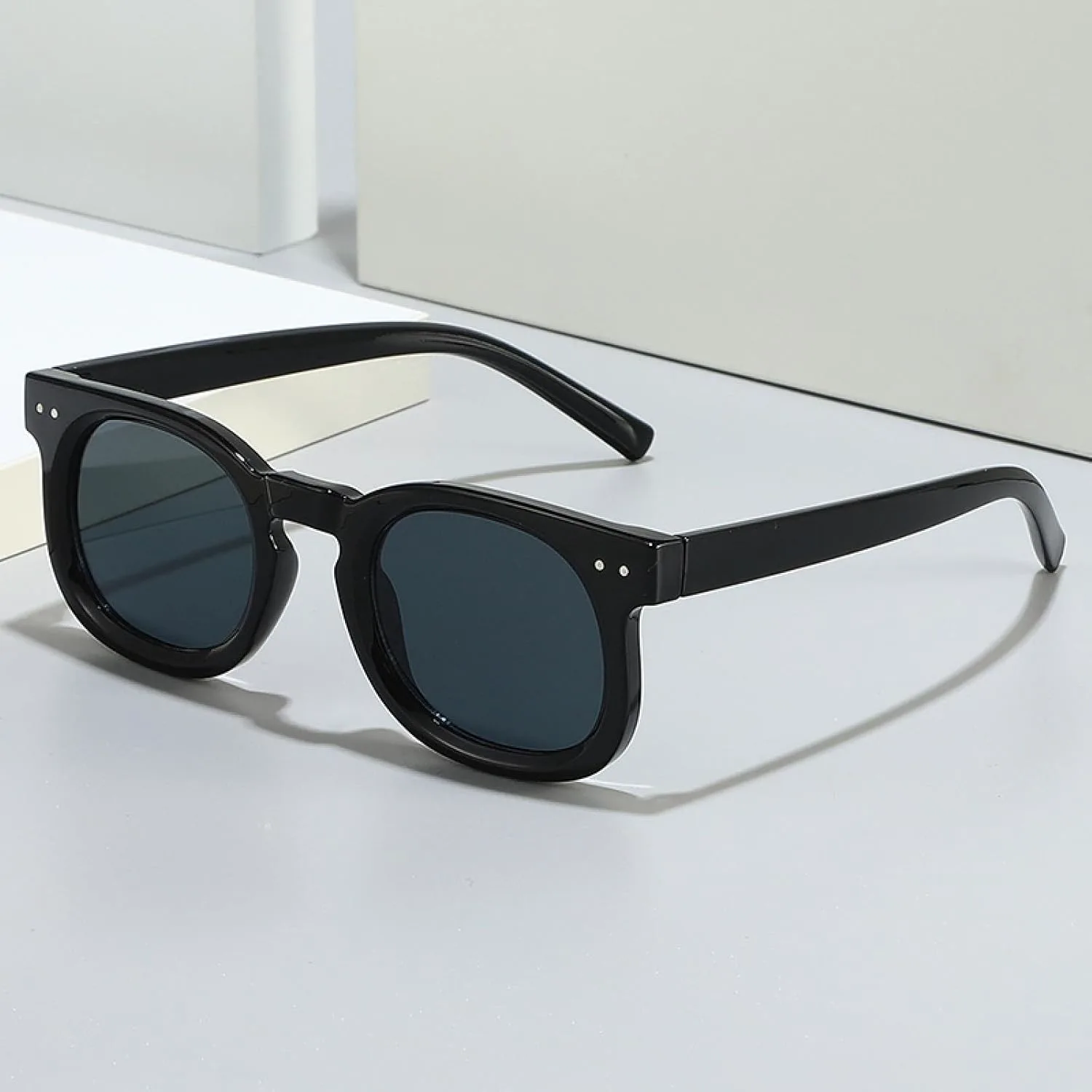 Ретро маленькие солнцезащитные очки для женщин, модные, с прозрачным градиентом, защита от УФ-излучения UV400, для мужчин, с заклепками HHZZYVY, Leopard Tea Gradient
Ретро маленькие солнцезащитные очки для женщин, модные, с прозрачным градиентом, защита от УФ-излучения UV400, для мужчин, с заклепками HHZZYVY, Leopard Tea Gradient