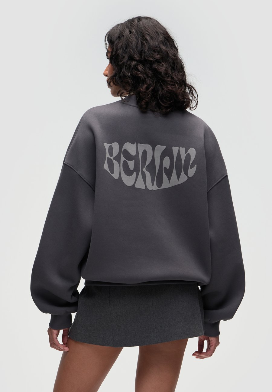 Толстовка WRSTBHVR BELA, Gray Pinstripe/Dark Grey
Толстовка WRSTBHVR BELA, Gray Pinstripe/Dark Grey