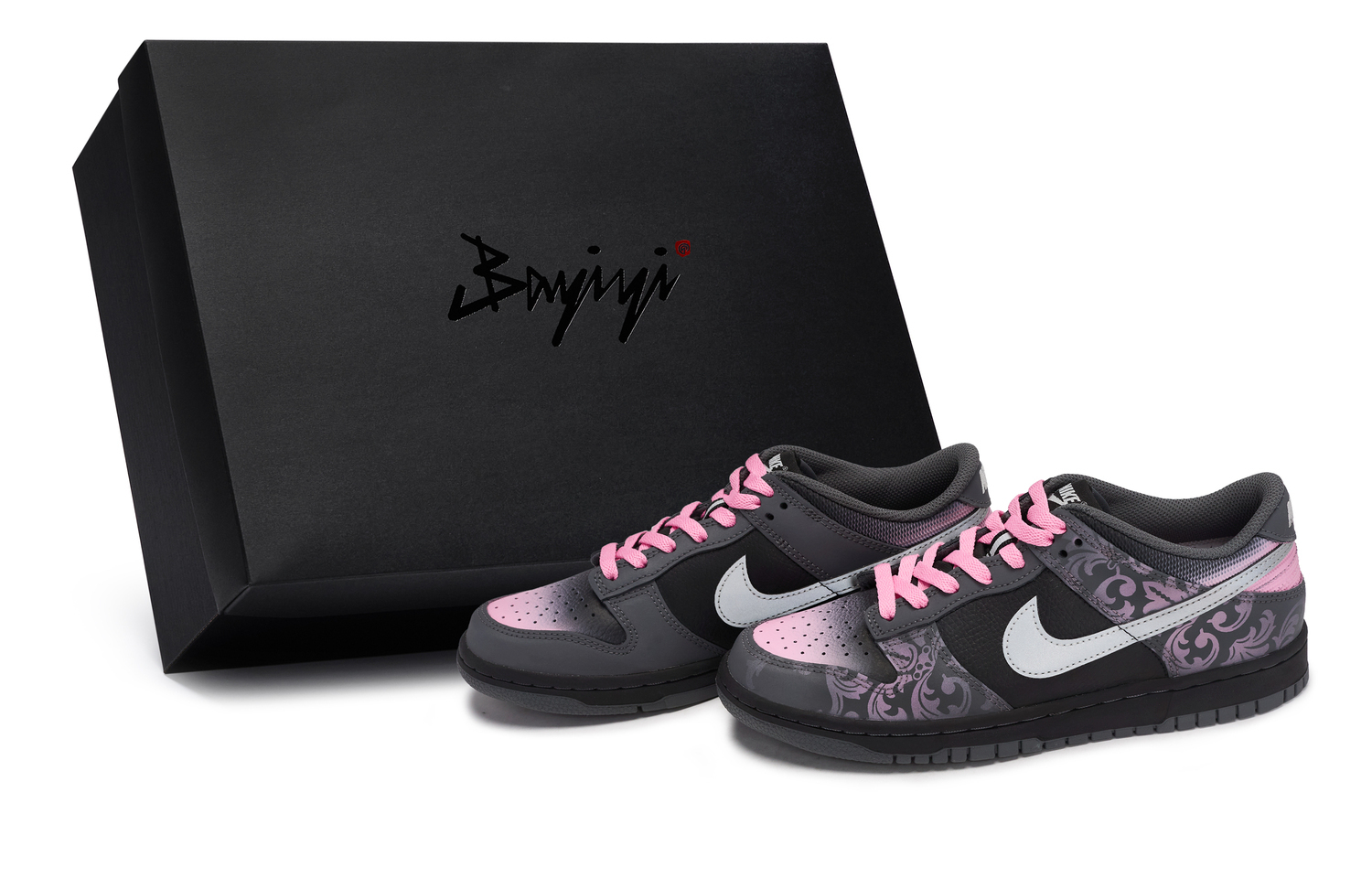 Dunk 811 Manufacturing, Baroque Night, специальная коробка для обуви, нескользящие низкие детские скейтбординг кроссовки Nike, черный серый розовый
Dunk 811 Manufacturing, Baroque Night, специальная коробка для обуви, нескользящие низкие детские скейтбординг кроссовки Nike, черный серый розовый