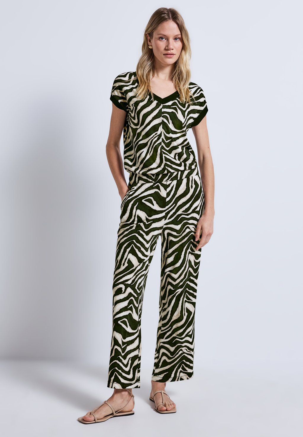 Комбинезон GEMUSTERTER Street One, зеленый
Комбинезон GEMUSTERTER Street One, зеленый