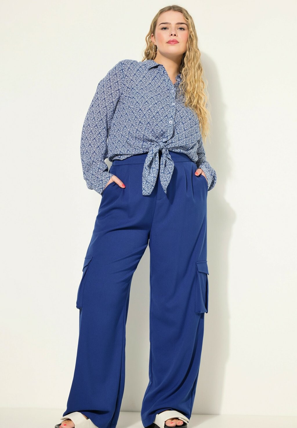 Брюки карго HIGH WAIST WIDE LEGS TEILELASTISCHER BUND Studio Untold, темно-синий
Брюки карго HIGH WAIST WIDE LEGS TEILELASTISCHER BUND Studio Untold, темно-синий