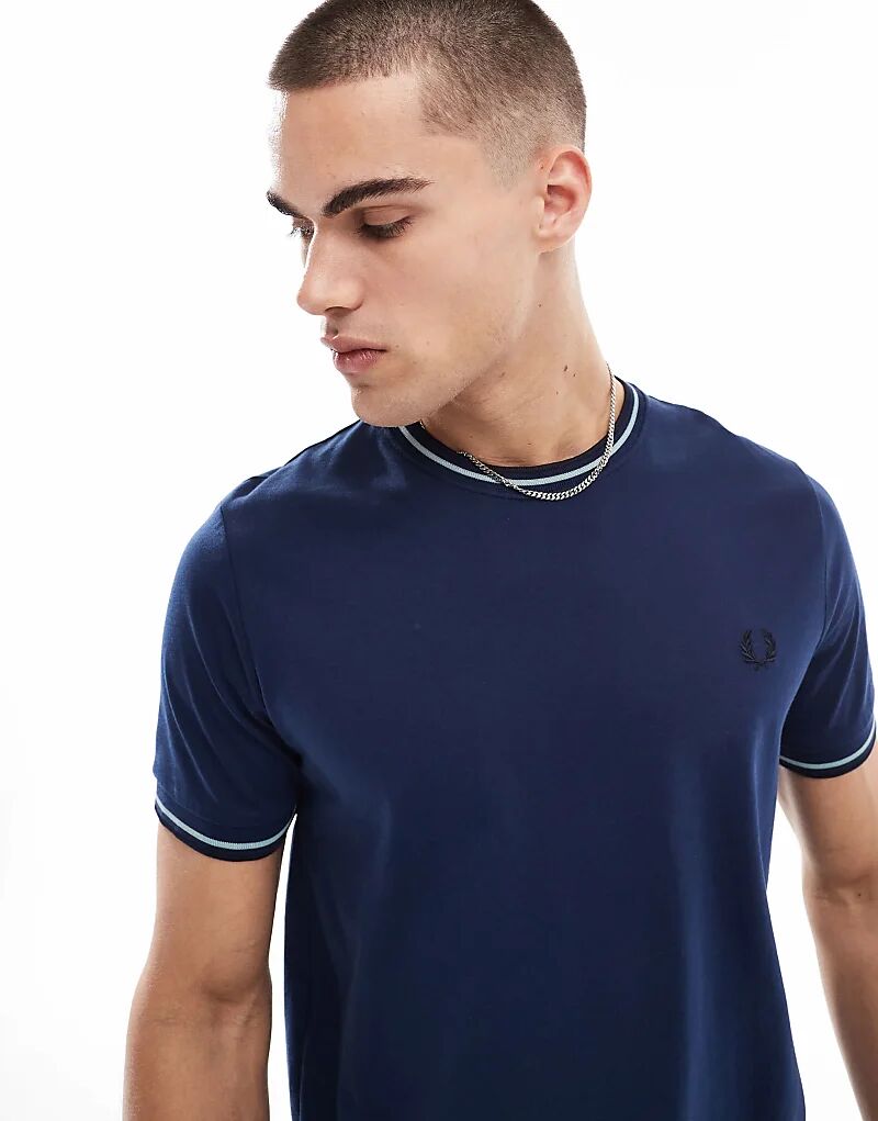 Футболка Fred Perry с двумя наконечниками темно-синего цвета
Футболка Fred Perry с двумя наконечниками темно-синего цвета