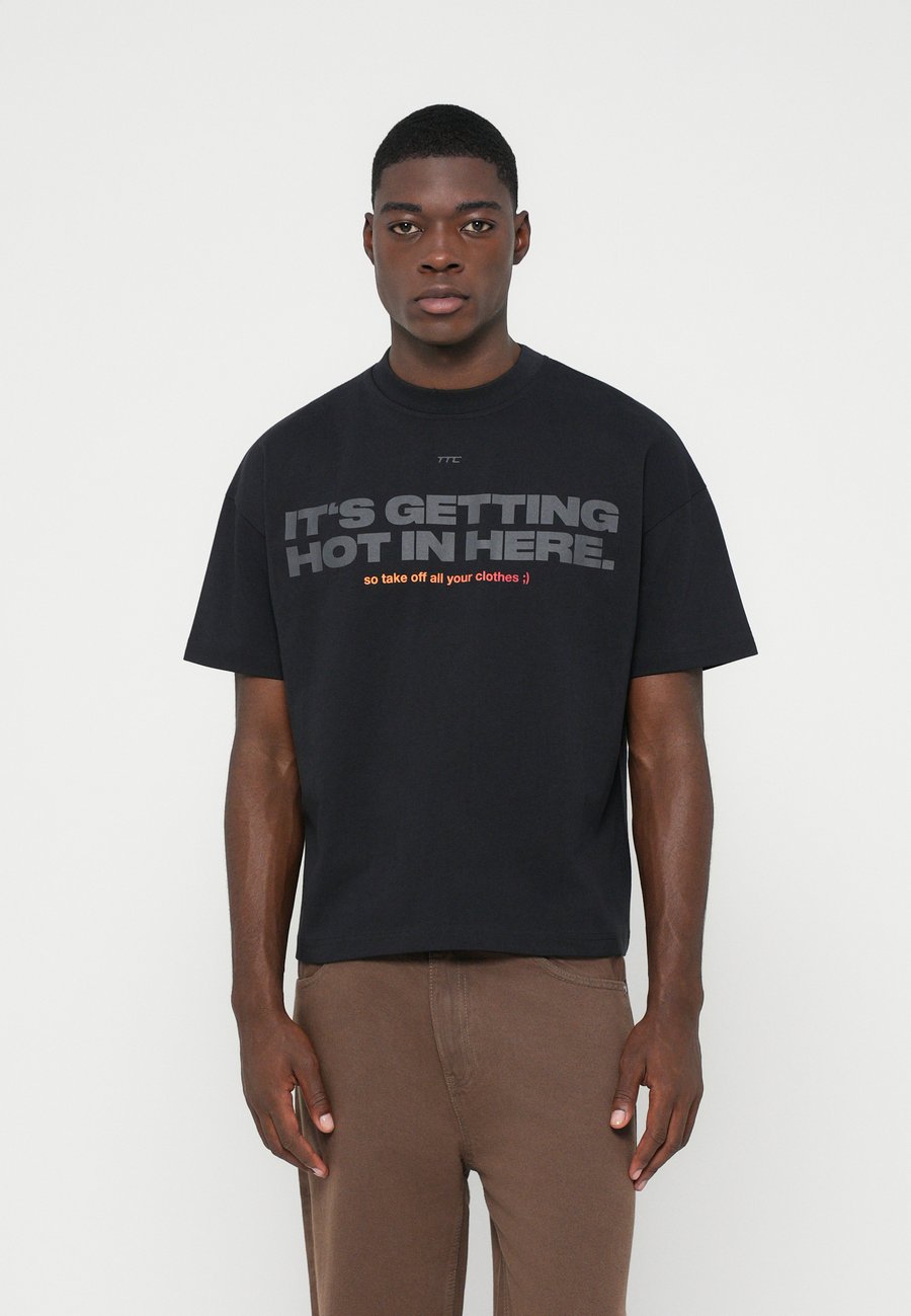 Футболка The Tracksuit Club HOT IN HERE, Black, Черный, Футболка The Tracksuit Club HOT IN HERE, Black
Футболка The Tracksuit Club HOT IN HERE, Black, Черный, Футболка The Tracksuit Club HOT IN HERE, Black