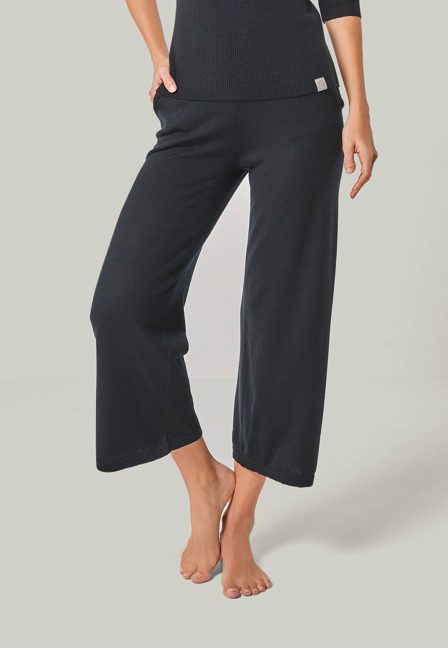 Брюки YOU LOOK PERFECT 7/8 DANA, Schwarz/Black
Брюки YOU LOOK PERFECT 7/8 DANA, Schwarz/Black