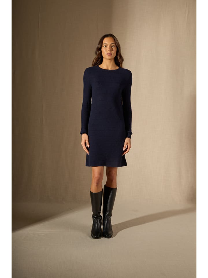 Perfect Cashmere Темно-синее кашемировое платье
Perfect Cashmere Темно-синее кашемировое платье