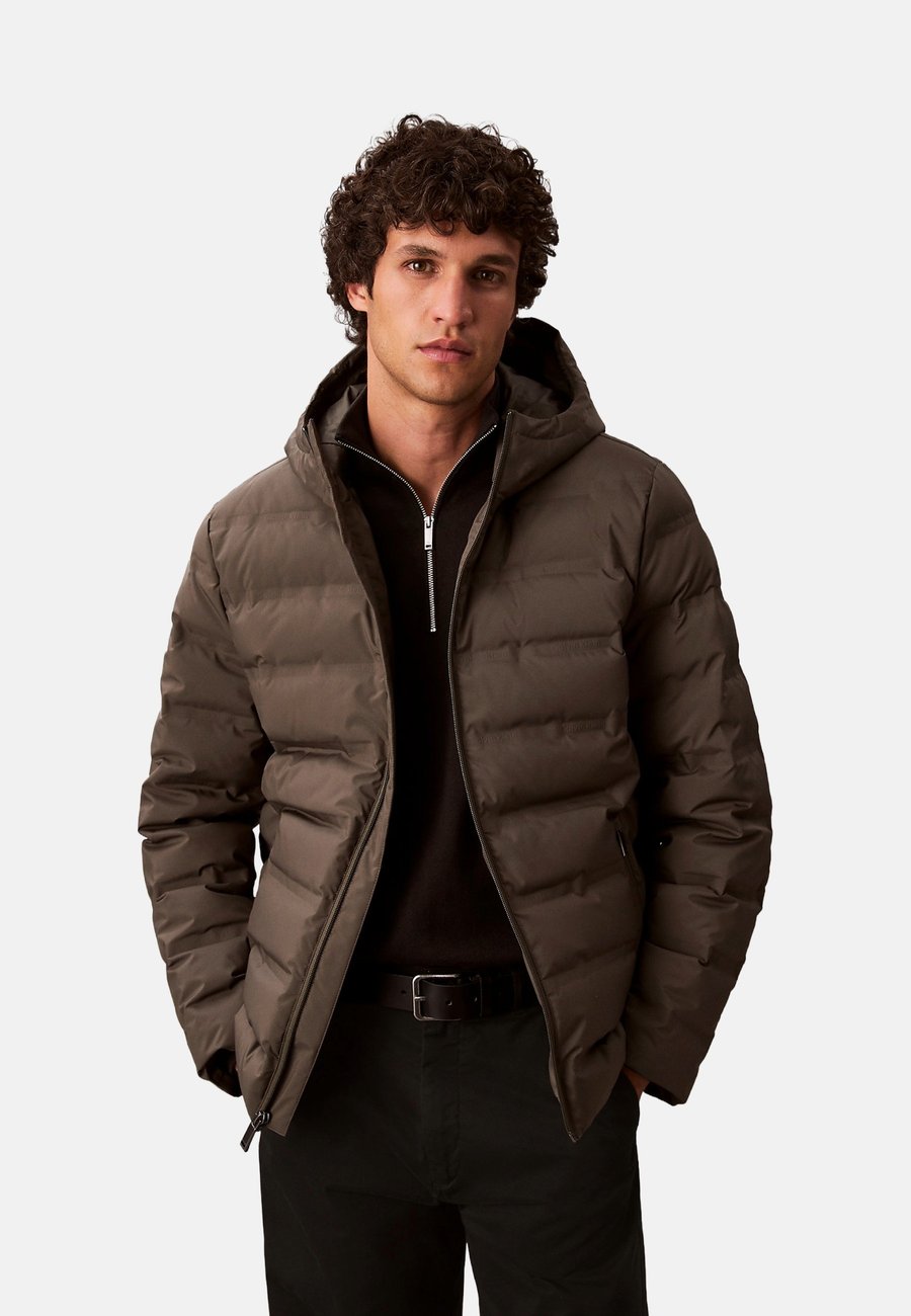 Куртка Calvin Klein LS EMBOSSED LOGO QUILTED PUFFER , Beluga/Brown
Куртка Calvin Klein LS EMBOSSED LOGO QUILTED PUFFER , Beluga/Brown