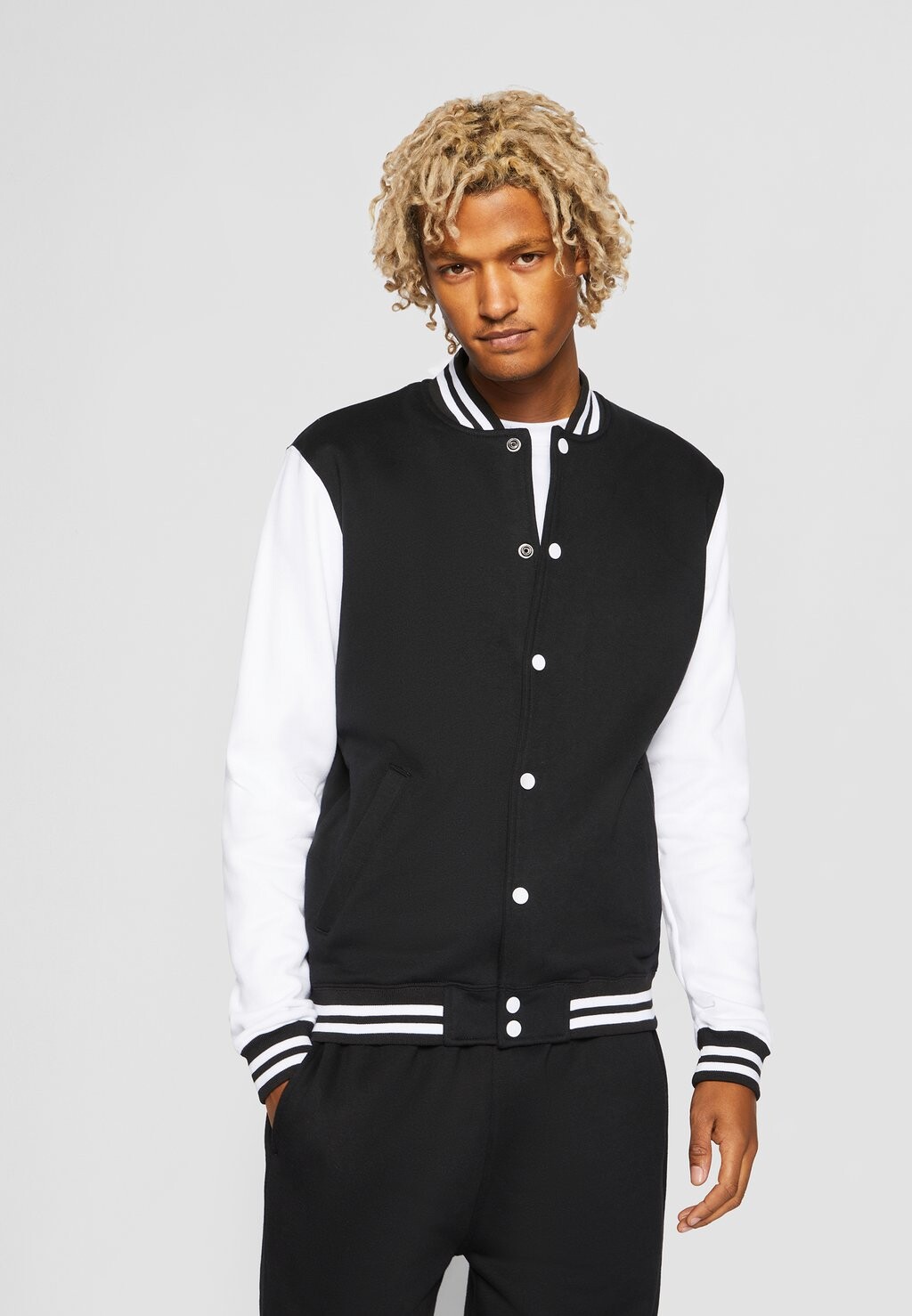 Бомбер Urban Classics 2-TONE COLLEGE SWEATJACKET, цвет Black/White, Черный, Бомбер Urban Classics 2-TONE COLLEGE SWEATJACKET, цвет Black/White
Бомбер Urban Classics 2-TONE COLLEGE SWEATJACKET, цвет Black/White, Черный, Бомбер Urban Classics 2-TONE COLLEGE SWEATJACKET, цвет Black/White