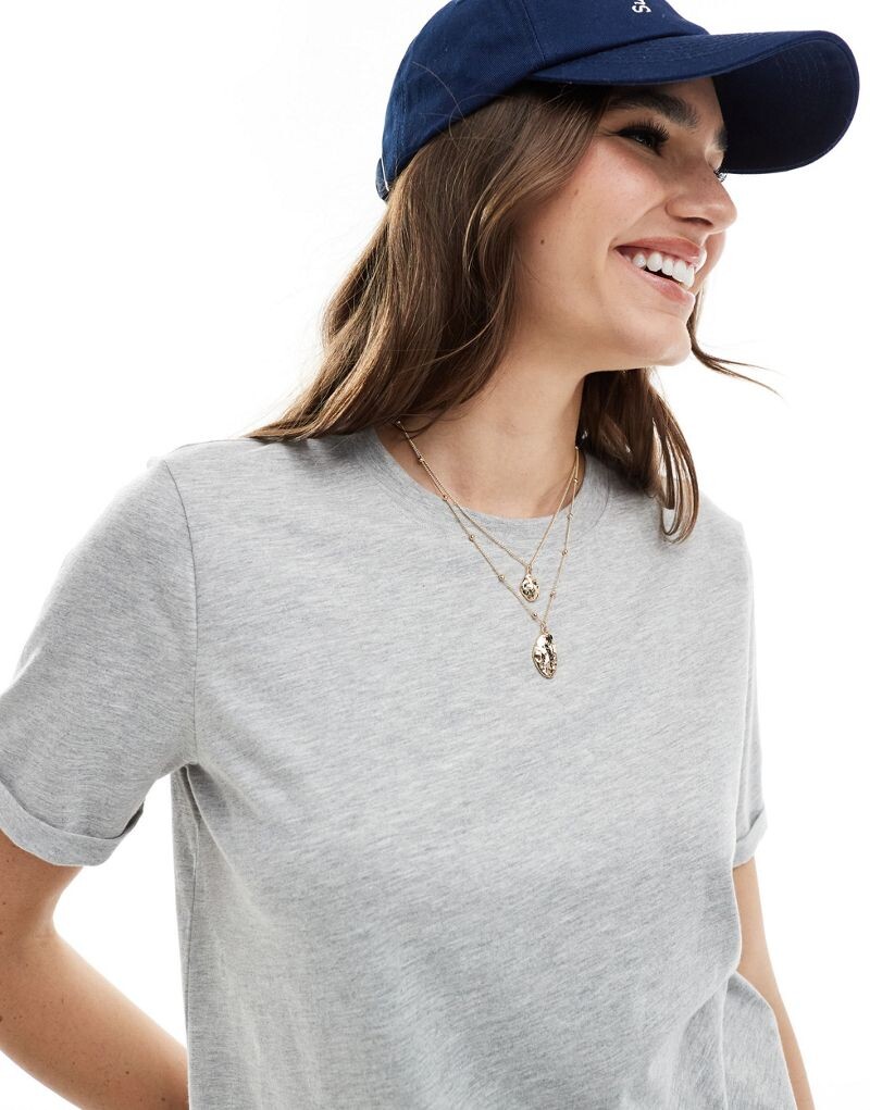 Серая футболка из хлопка Pieces со складками
Серая футболка из хлопка Pieces со складками