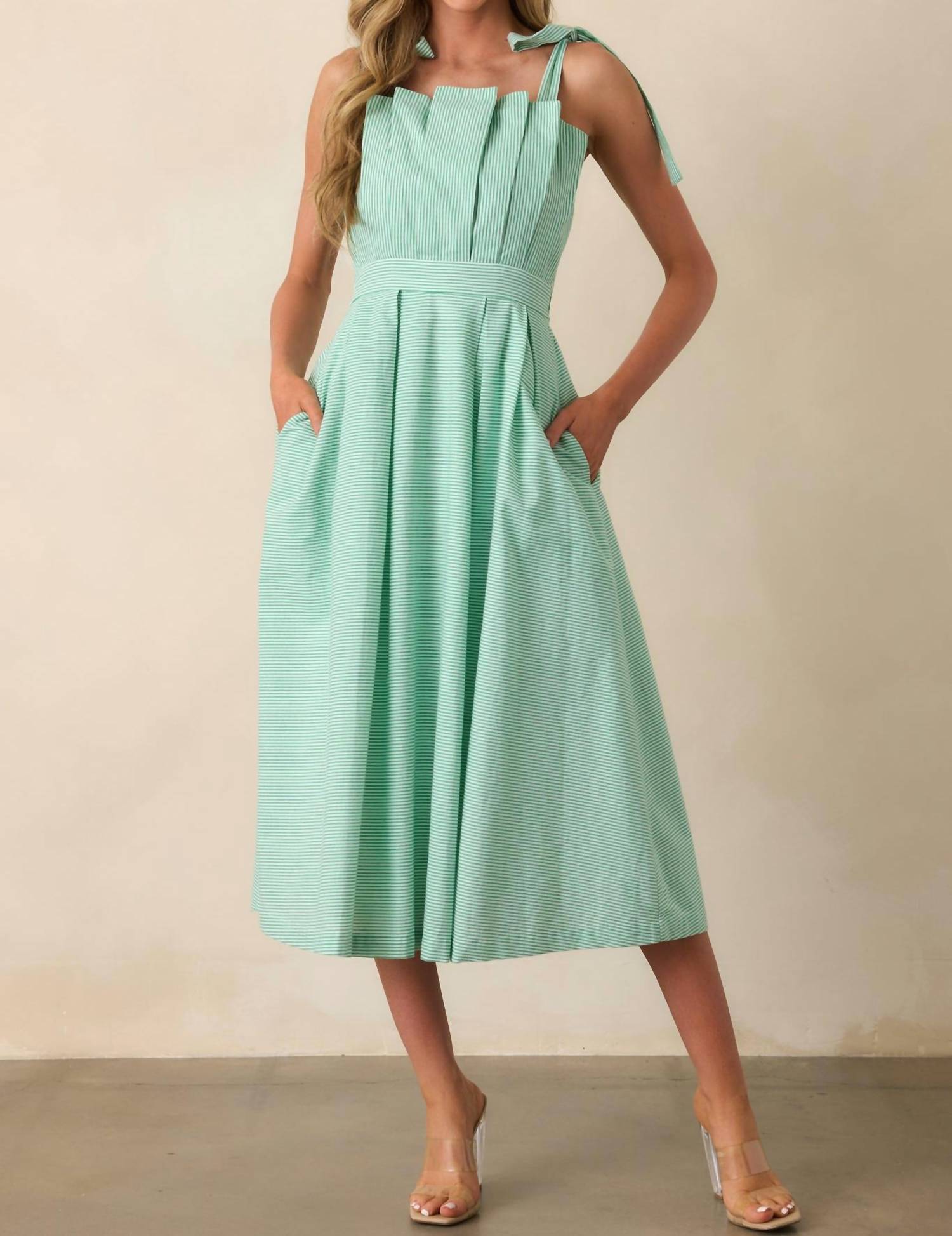 Слоан Полосатое Миди-платье в зеленом цвете Prosperina
Слоан Полосатое Миди-платье в зеленом цвете Prosperina
