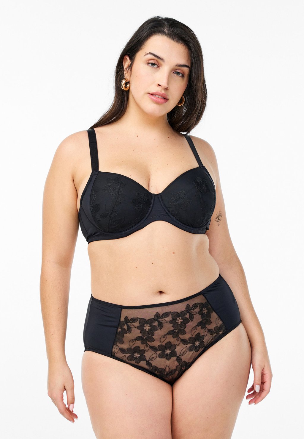 Трусы-брифы STICKEREI Devoted By Zizzi, черный 
Трусы-брифы STICKEREI Devoted By Zizzi, черный