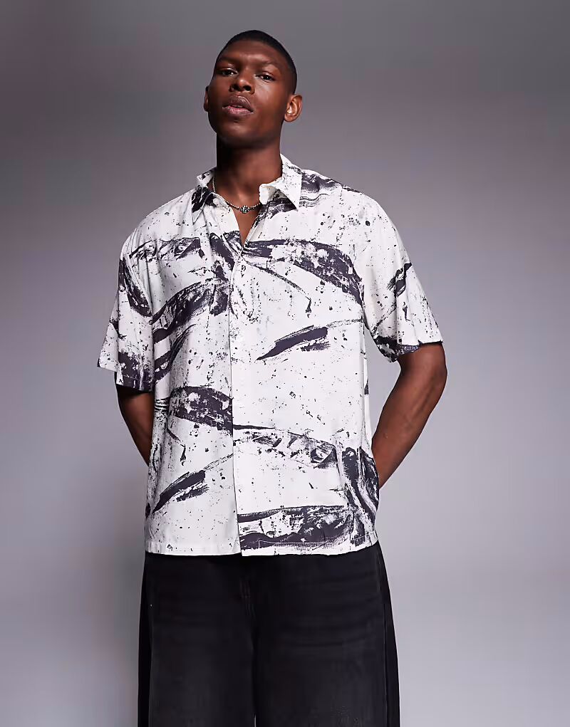 Абстрактная рубашка Bershka белого цвета
Абстрактная рубашка Bershka белого цвета