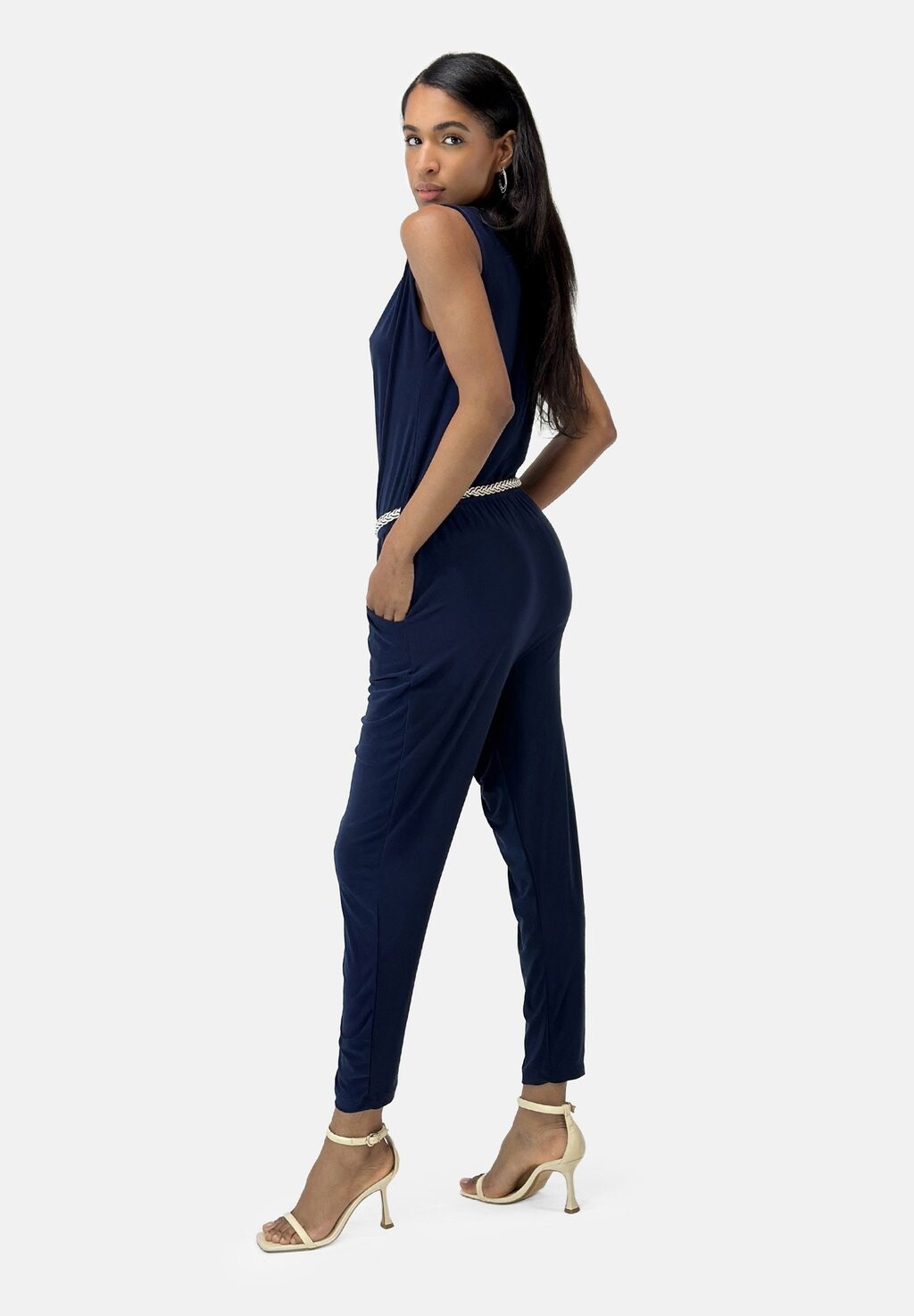 Комбинезон Elara, темно-синий
Комбинезон Elara, темно-синий