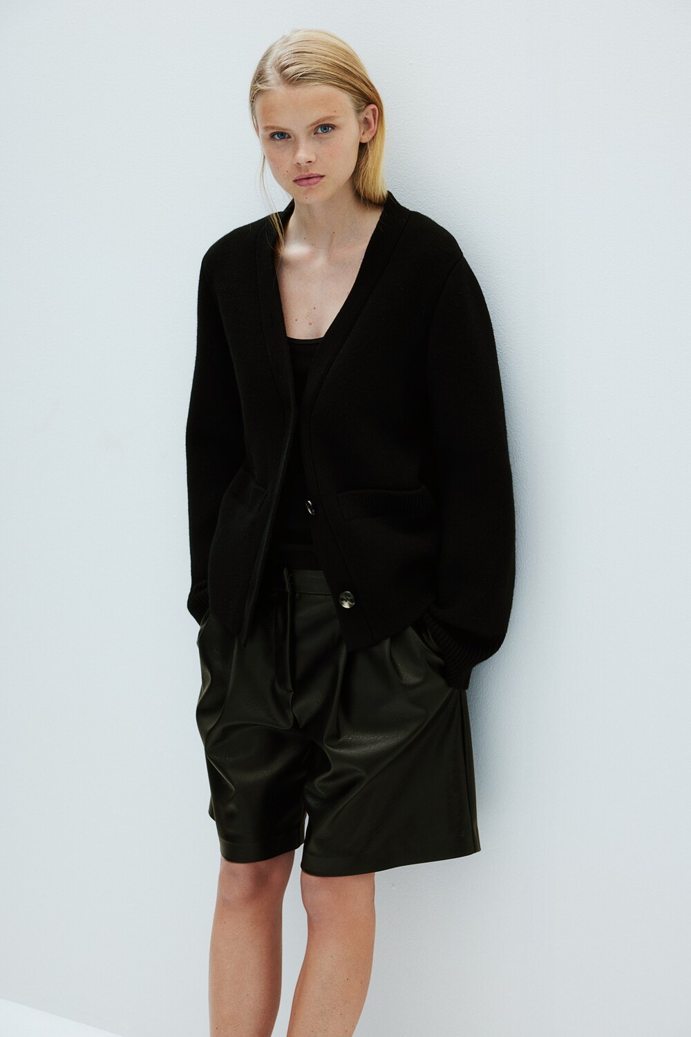 Шерстяной кардиган H&M, черный
Шерстяной кардиган H&M, черный