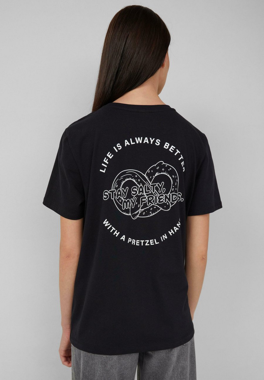 Футболка s.Oliver VOLKSFEST, Schwarz/Black, Черный, Футболка s.Oliver VOLKSFEST, Schwarz/Black
Футболка s.Oliver VOLKSFEST, Schwarz/Black, Черный, Футболка s.Oliver VOLKSFEST, Schwarz/Black